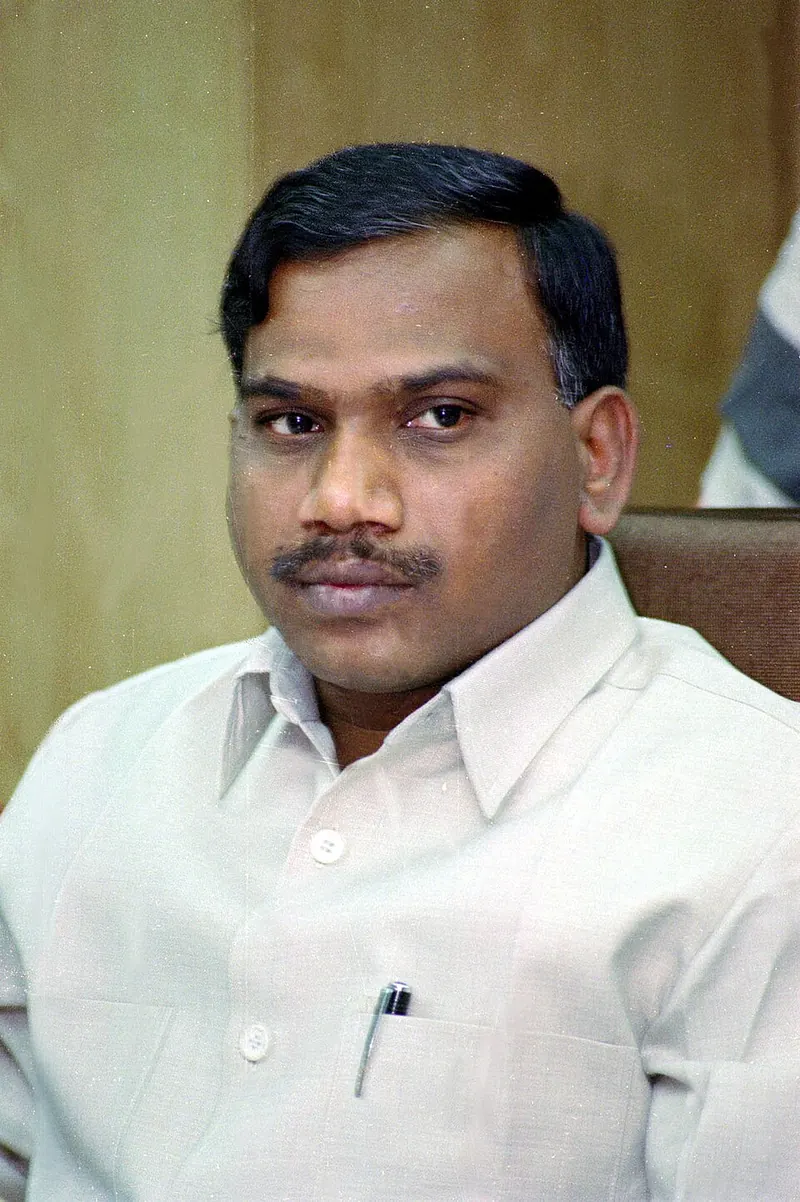 2G spectrum case arrests