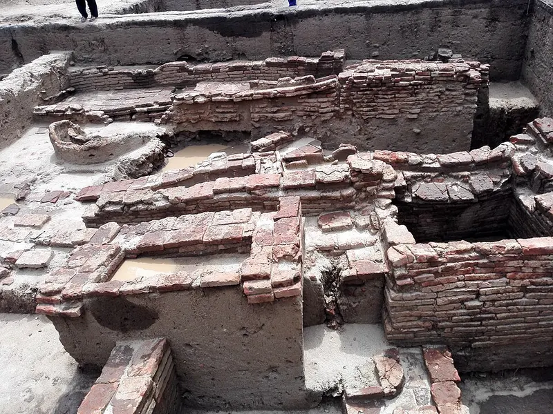 Keezhadi excavation report dates Sangam-era settlement