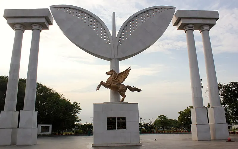 MGR memorial on the Marina inaugurated