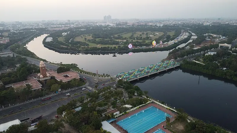 Napier Bridge built over the Cooum