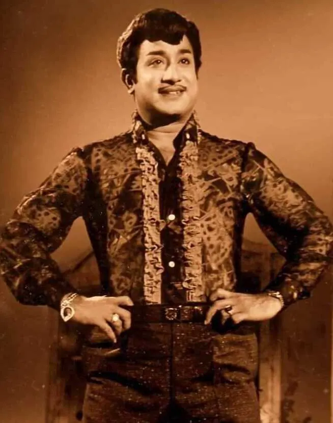 Sivaji Ganesan receives the Dadasaheb Phalke Award